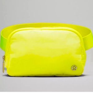 Lululemon Everywhere Belt Bag 1L
ELECTRIC LEMON